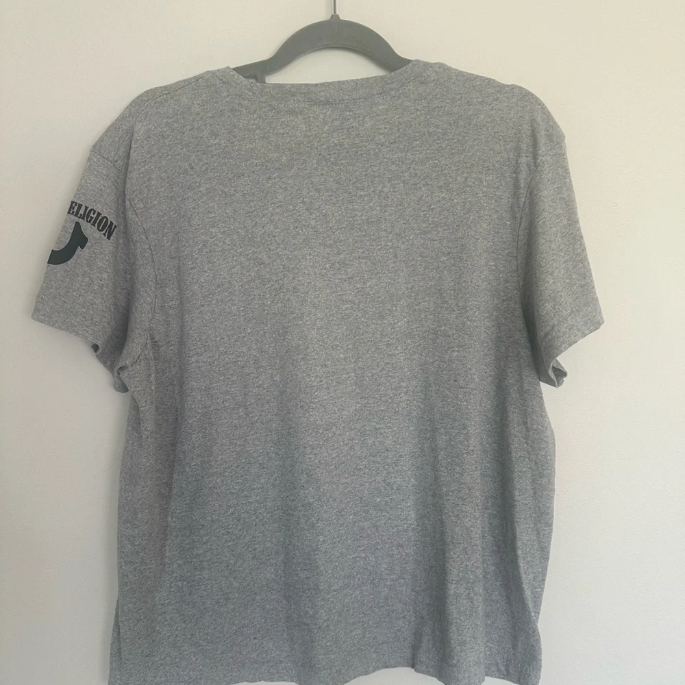 True Religion Men’s Gray Short Sleeve Graphic Tee Size Large